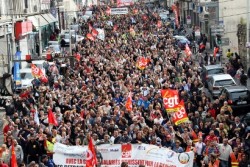 Во Франции проходит массовая забастовка профсоюзов Во Франции проходит массовая забастовка профсоюзов
