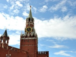 Путин объявил о сокращении зарплат в Кремле Путин объявил о сокращении зарплат в Кремле