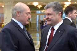 Лукашенко и Порошенко обсудили ситуацию в Донбассе Лукашенко и Порошенко обсудили ситуацию в Донбассе