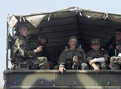 Наши военные демонтируют блокпосты в Грузии Наши военные демонтируют блокпосты в Грузии