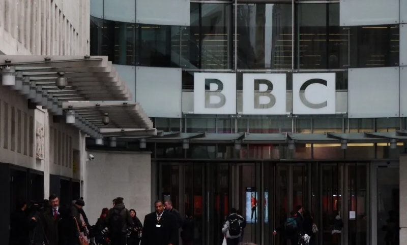 В «королевстве кривых зеркал»