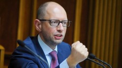 Яценюк поручил расширить санкции против России Яценюк поручил расширить санкции против России