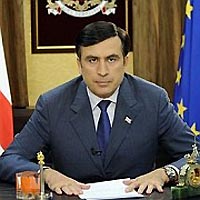 Саакашвили уступил Медведеву и Саркози Саакашвили уступил Медведеву и Саркози