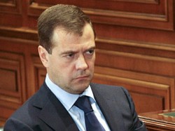 Медведев не верит в легитимность власти на Украине
