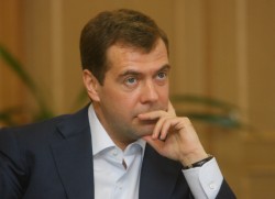 Медведев встретится с представителями партий