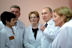 Путин рассказал о размере зарплат врачей в 2018 году 