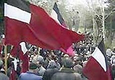 Грузинская оппозиция снова окружит парламент Грузинская оппозиция снова окружит парламент