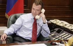 Медведев и Яценюк поговорили по телефону Медведев и Яценюк поговорили по телефону