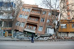 Землетрясение магнитудой 5,8 произошло в Индонезии Землетрясение магнитудой 5,8 произошло в Индонезии