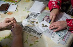 Работающим пенсионерам пообещали повысить пенсию Работающим пенсионерам пообещали повысить пенсию