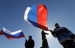 Воинские части Крыма поднимают флаги РФ Воинские части Крыма поднимают флаги РФ