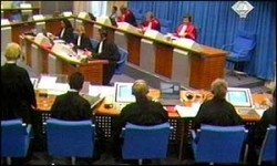 Ратко Младич угрожает голодовкой Ратко Младич угрожает голодовкой