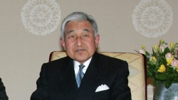 Император Японии планирует отречься от престола