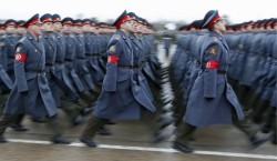 Шойгу проверяет войска перед Парадом Победы