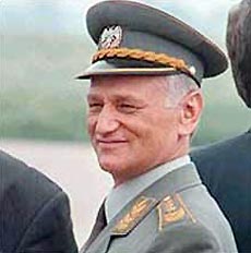 Экс-глава Генштаба Югославии предстал перед Гаагским трибуналом Экс-глава Генштаба Югославии предстал перед Гаагским трибуналом