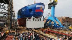 Самый мощный в мире атомный ледокол спустили на воду Самый мощный в мире атомный ледокол спустили на воду