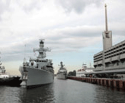 В Петербурге открылся военно-морской салон