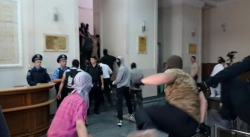 В Харькове штурмуют горсовет В Харькове штурмуют горсовет