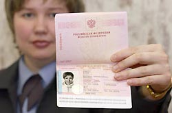 Москвичам отказывают в получении загранпаспортов Москвичам отказывают в получении загранпаспортов