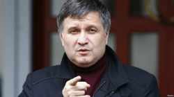 Аваков потребовал от Олланда не давать указаний Киеву Аваков потребовал от Олланда не давать указаний Киеву