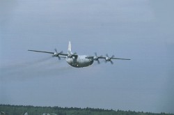 На жилые дома в Конго рухнул самолет На жилые дома в Конго рухнул самолет