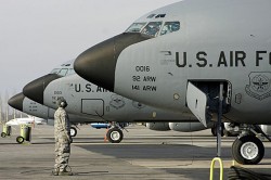 Киргизия закроет авиабазу США в «Манасе» Киргизия закроет авиабазу США в «Манасе»