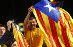 Парламенту Каталонии разрешили голосовать о независимости