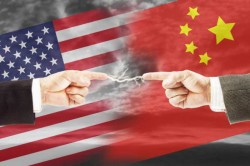 Трамп ввёл пошлину в 25% на товары из Китая Трамп ввёл пошлину в 25% на товары из Китая
