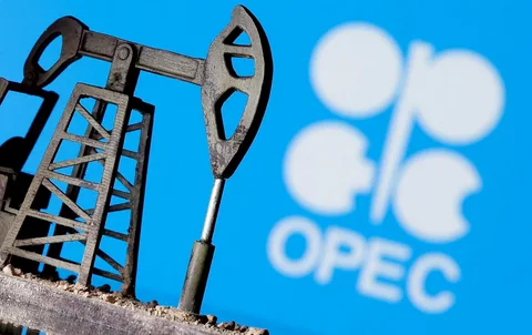 ОПЕК+ продолжит сокращение добычи нефти