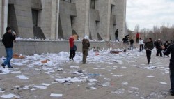 В Киргизии – дни траура В Киргизии – дни траура