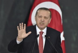Эрдоган пообещал продолжать обстреливать курдов