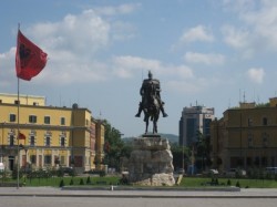 Куда смотрит двуглавый орел? Куда смотрит двуглавый орел?