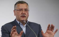 СКР обвинил экс-министра обороны Украины в призывах к терроризму СКР обвинил экс-министра обороны Украины в призывах к терроризму