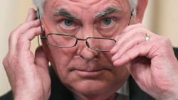 Тиллерсон заявил о совместной санкционной политике против России Тиллерсон заявил о совместной санкционной политике против России