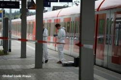 В Германии мужчина с криком «Аллах акбар» устроил резню на станции В Германии мужчина с криком «Аллах акбар» устроил резню на станции