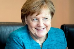 Focus: Меркель передала британским спецслужбам досье на Путина