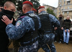 Резиновые пули демократичнее дубинок? Резиновые пули демократичнее дубинок?