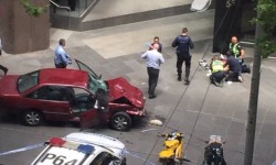 В Австралии водитель намеренно въехал в толпу пешеходов В Австралии водитель намеренно въехал в толпу пешеходов