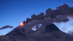 На Камчатке проснулись три вулкана На Камчатке проснулись три вулкана