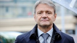 Ткачев назвал укрепление рубля ударом по российской экономике