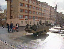 В Омской области разбился автомобиль с бюллетенями В Омской области разбился автомобиль с бюллетенями