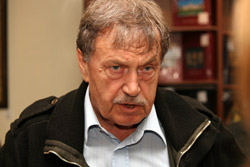 Василий Аксенов попал в реанимацию Василий Аксенов попал в реанимацию
