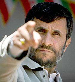 Ахмадинежад осудил Россию