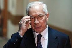 Суд Киева разрешил заочно судить экс-премьера Азарова