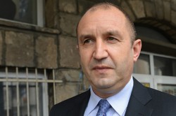 Президент Болгарии призвал отменить антироссийские санкции Президент Болгарии призвал отменить антироссийские санкции