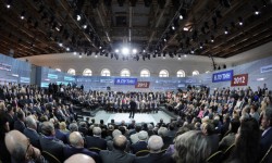 «Нужно уважать мнение меньшинства, но подчиняться мнению большинства» «Нужно уважать мнение меньшинства, но подчиняться мнению большинства»