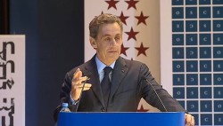 Саркози назвал бессмысленной изоляцию России