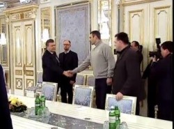 Украина: натиск оппозиции, нерешительность президента Украина: натиск оппозиции, нерешительность президента