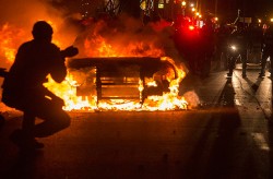 В Фергюсоне – новая волна беспорядков В Фергюсоне – новая волна беспорядков