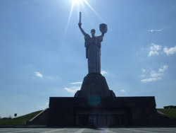 Ющенко хочет избавится от всех советских памятников